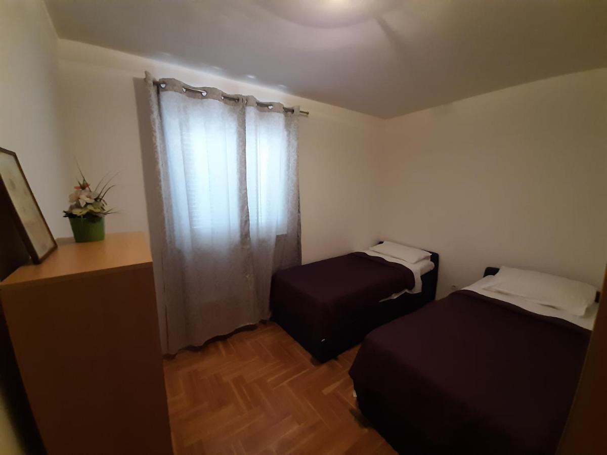 Apartment Jelena Trogir Bagian luar foto